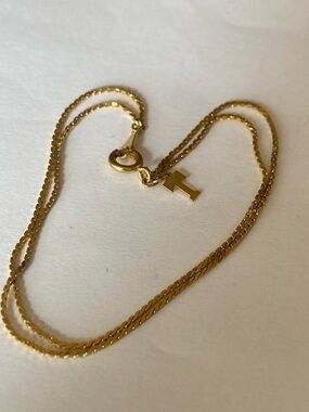 Gold Letter T Charm bracelet